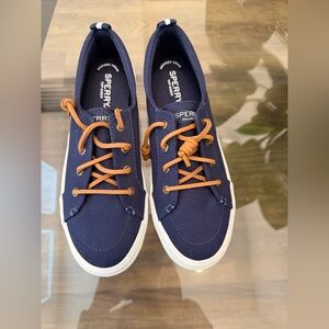 Sperry Women’s  Dark Blue Sneakers with Tan Laces New In Box Size 8M